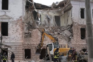 La ville de Soumy, proche de la frontière russe, est régulièrement bombardée par les forces russes (archives). KEYSTONE/AP/VOLODYMYR HORDIIENKO